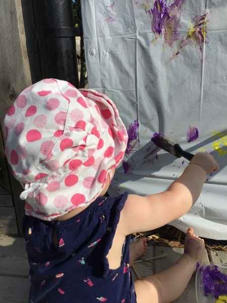 infant paining outside